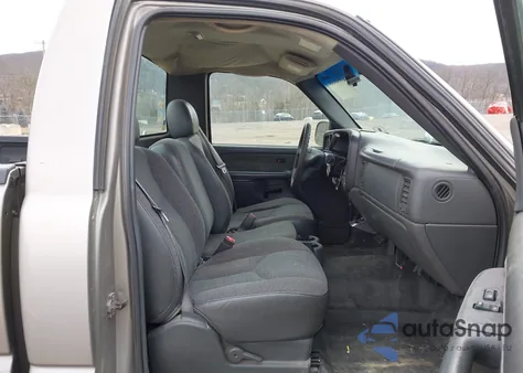 2003 Chevrolet Silverado 1500 Work Truck z USA, uszkodzony, nr VIN 1GCEC14V73E275140